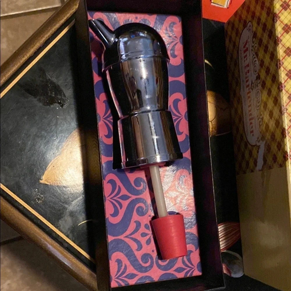 BX50 Silver and Red Bar Pourer